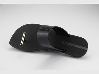 Look Minimal Me Sandal- Black/Gold